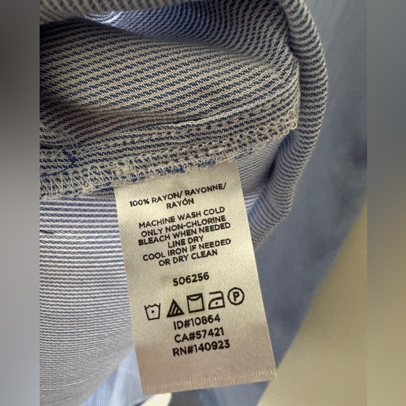 NEW!! Loft Blue and White Sleeveless Button Down Blouse - Picture 8 of 8